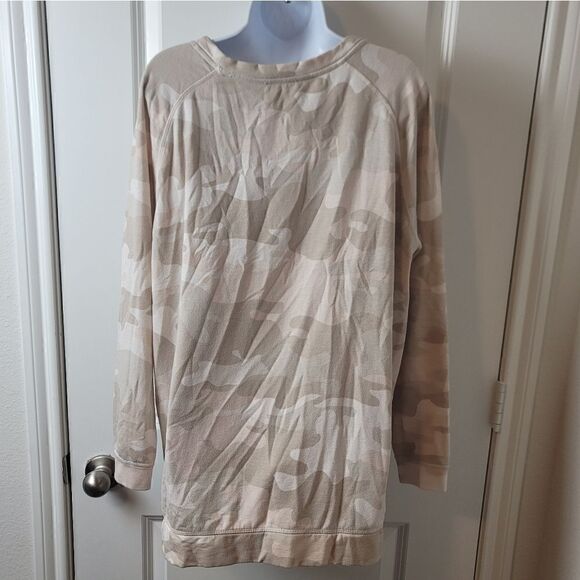 STELLA & DOT Camo Sweatshirt - Picture 7 of 9